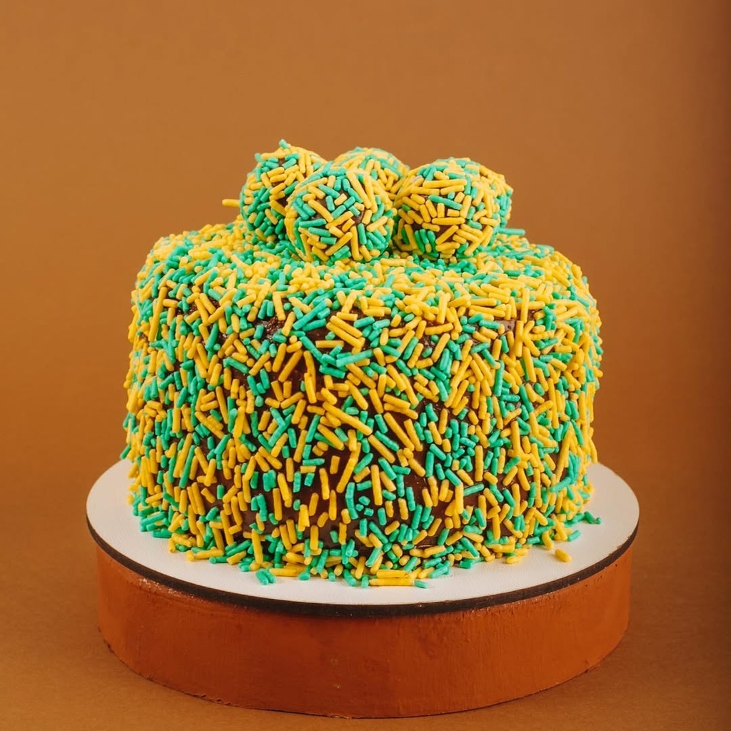 Combo Mini Torta + Brigadeiros Brasil