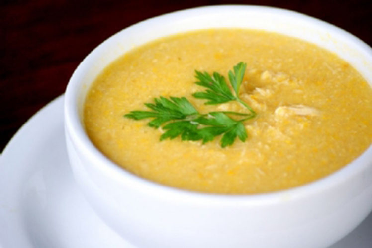 Caldo de Batata Baroa com Frango Desfiado