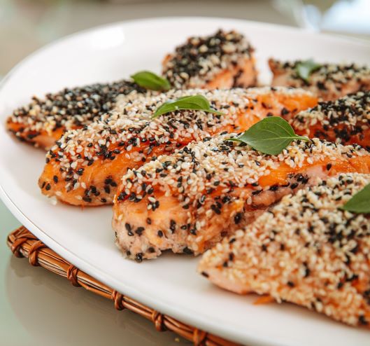 Salmão na Crosta de Gergelim Preto e Branco