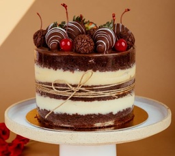 Naked Cake de Brigadeiro Branco com Morangos