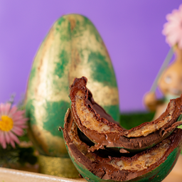 Ovo marmorizado com nozes